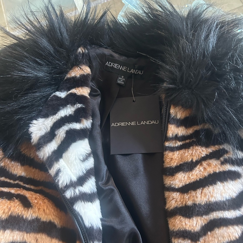 Adrienne Landau Tiger Print Teddy Jacket with Black Collar - Picture 3 of 4